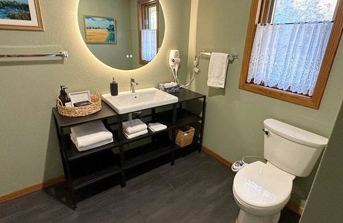 Two Rivers House | 300yds from Beach, Borders State Forest & Close to Downtown