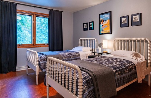 Two Rivers House | 300yds from Beach, Borders State Forest & Close to Downtown