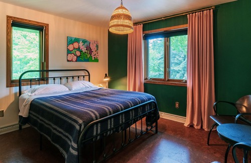 Two Rivers House | 300yds from Beach, Borders State Forest & Close to Downtown