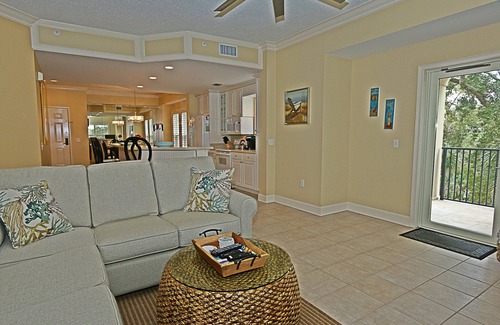 North Forest Beach Condo | 301 North Shore End Unit, No carpet, CLEAN, Wrap-around Balcony, Oct. Available