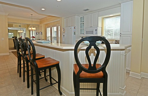 North Forest Beach Condo | 301 North Shore End Unit, No carpet, CLEAN, Wrap-around Balcony, Oct. Available