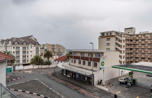 Sea Point Apartment | 303 Cosmopolitan