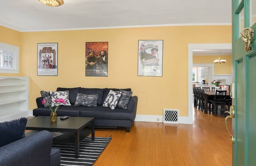 Madrona House | 307 m² House ∙ 8 bedrooms ∙ 23 guests