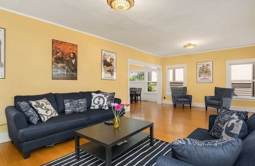 Madrona House | 307 m² House ∙ 8 bedrooms ∙ 23 guests