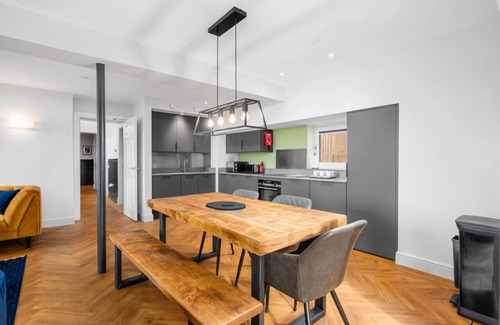 Dunfermline Apartment | 312 Reid's Corner - by StayDunfermline