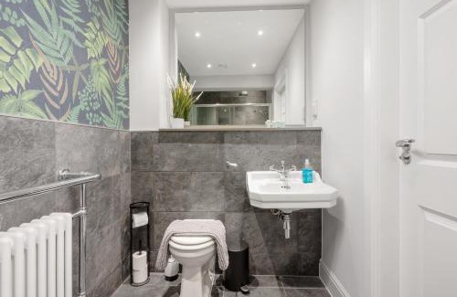 Dunfermline Apartment | 314 Reids Corner - by StayDunfermline