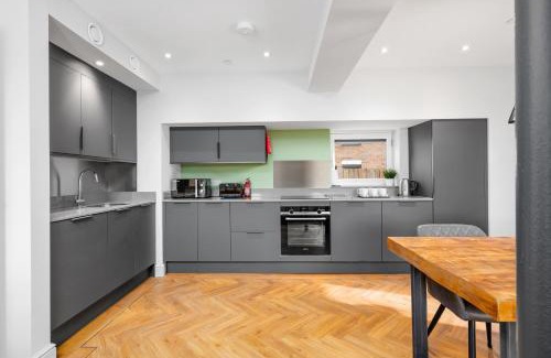 Dunfermline Apartment | 314 Reids Corner - by StayDunfermline