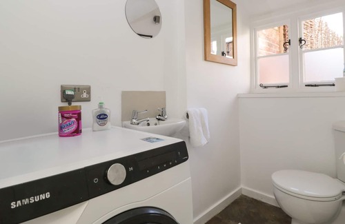 Marlborough House | 32 THE GREEN, pet friendly, with open fire in Marlborough, Wiltshire