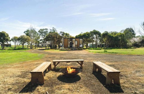 Congupna House | 320 Farm Stay by Tiny Away