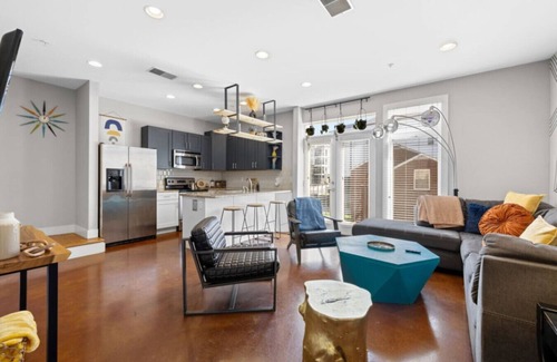 West End Condo | 3203 Long BLVD