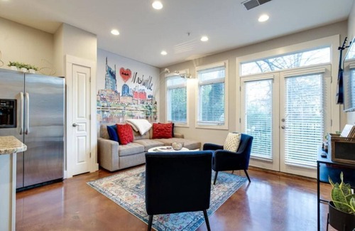 West End Condo | 3203 Long BLVD