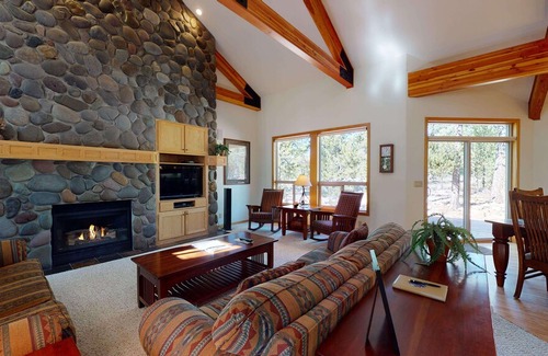 Deer Park House | 33 Oregon Loop | 4 BR / 4.5 BA, Sleeps 8