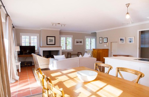 Constantia Apartment | 33 Strawberry Lane - Studio and Cottage