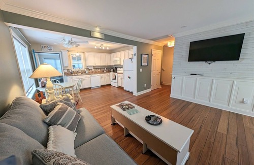 Clearwater House | 34020 Cypress Lane, Clearwater