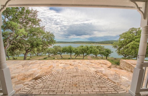 Canyon Lake House | 348 m² House ∙ 4 bedrooms ∙ 16 guests