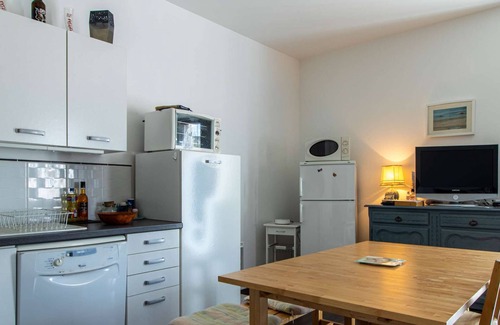 Pleherel-Plage-Vieux-Bourg Apartment | 359 - T3 apartment, a stone's throw from Anse du Croc beach and its view of Cap Fréhel.