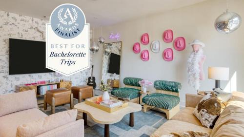 Five Points House | 36 Guests on Music Row Bachelorette Suites Glam Room 5 Minutes to Downtown
