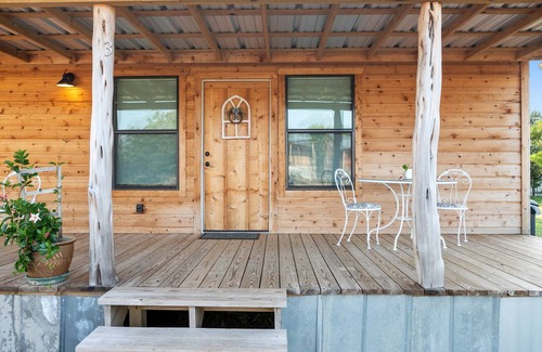 Fredericksburg Cabin | 36 m² Cabin ∙ 1 bedroom ∙ 4 guests