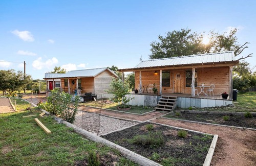 Fredericksburg Cabin | 36 m² Cabin ∙ 1 bedroom ∙ 4 guests