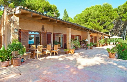 Costa de los Pinos Villa | 360 m² Villa ∙ 5 bedrooms ∙ 10 guests