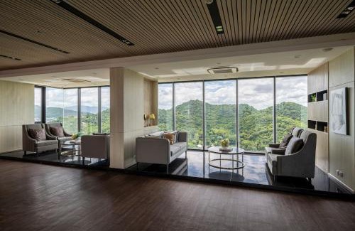 Tha Thaewawong Apartment | 360 Seaview 2BR 15F Sriracha Beach by น้องมังคุด