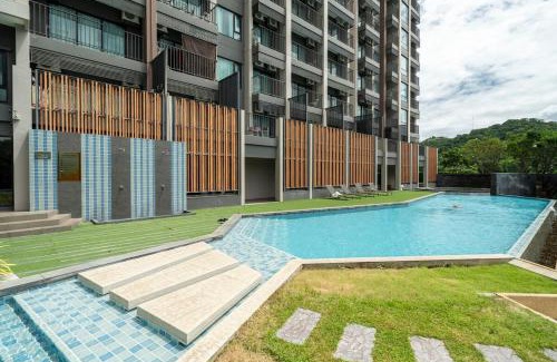 Tha Thaewawong Apartment | 360 Seaview 2BR 15F Sriracha Beach by น้องมังคุด