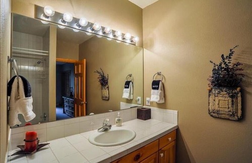 Peak 8 Apartment | 368 Settlers Dr