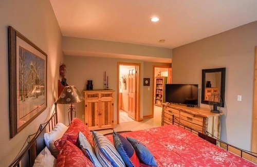 Peak 8 Apartment | 368 Settlers Dr