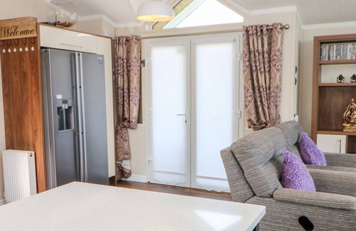 Crimdon Cabin | 37 HORIZON PARK, pet friendly, with pool in Hartlepool