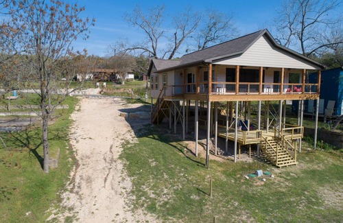 New Braunfels House | 372 m² House ∙ 6 bedrooms ∙ 28 guests