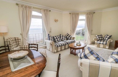 Muston Cottage | 38C The Crescent
