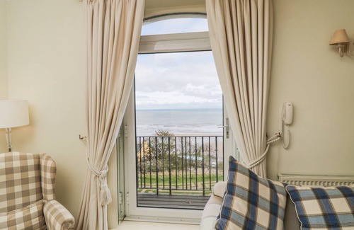 Muston Cottage | 38C The Crescent