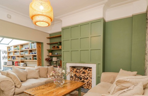 Roath Cottage | 39 TYDFIL PLACE, pet friendly, character holiday cottage in Cardiff