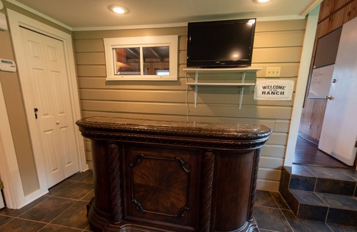 Jonesville House | 391-Acre Ranch Home with Private Lake, Pier, Paddleboat, Lake View, Game Room