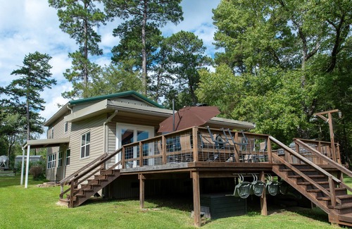 Jonesville House | 391-Acre Ranch Home with Private Lake, Pier, Paddleboat, Lake View, Game Room