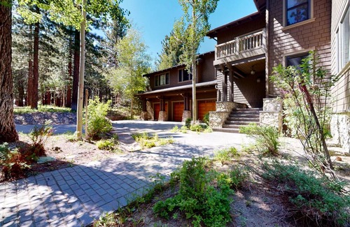Crooked Pines House | 399 m² House ∙ 6 bedrooms ∙ 15 guests