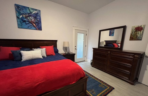 Oxford House | 3B/1BA Guest House 8mi from Ole Miss University!