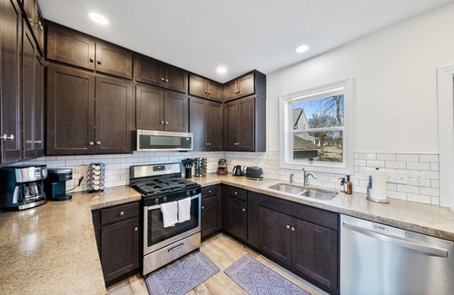 Elkhart House | 3BD/2.5BA Home|5m DT Elkhart|30m Notre Dame