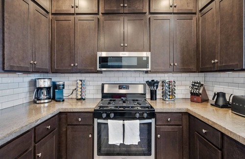 Elkhart House | 3BD/2.5BA Home|5m DT Elkhart|30m Notre Dame