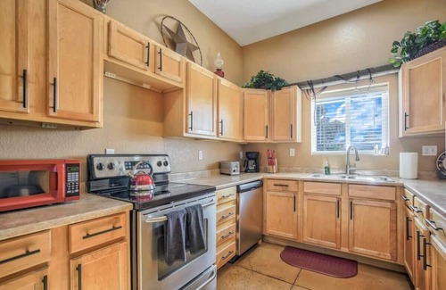 Larkspur House | 3BD |Cowboy Quarters Retreat Experience