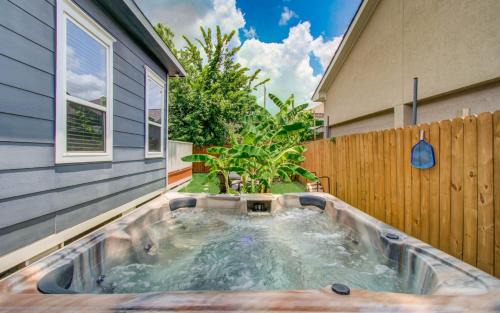 Northside House | 3BD Historic Charm x Modern Amenities w Hot Tub