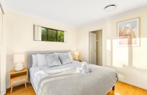 Eight Mile Plains House | 3BD Townhouse close to shops, transport with carpark