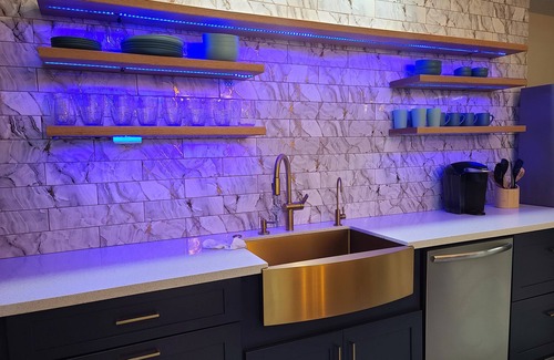 Clodine House | 3BDR/2B/JACUZZI/AIRHOCKEY AccessibleGem Sleep13 ChinaTown , 20mins DT