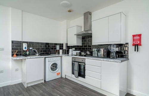Canning Town Apartment | 3bed apt by Canning Town stn, 10 mins to Canary Wharf, O2, Excel, & City Airport