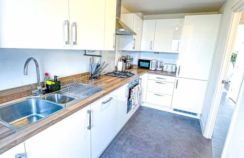 Bordesley House | 3Bed House For Contractors/Large Group Sleep upto9