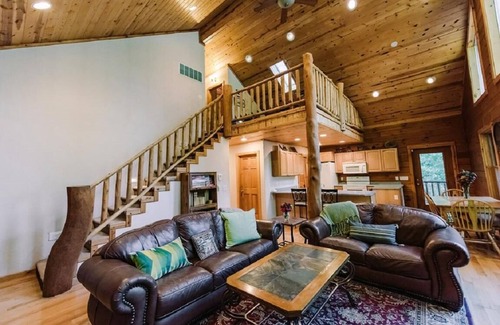 Gnaw Bone Cabin | 3BR, 2.5BA Log Cabin