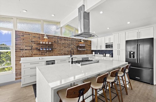 Bryn Mawr-Skyway House | 3BR 2.5BA The Lucille Lake Washington View Retreat