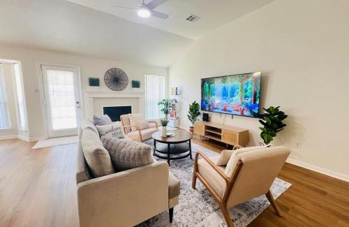 Barker House | 3BR-2 BA-3 beds Cozy Hub Katy - Close to Cypress