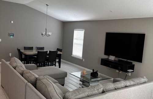 Sunbeam House | 3BR 2BA Central location