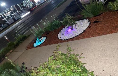 Niles Apartment | 3BR-2BA Deluxe Apartment with Fireplace and Balcony